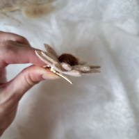 Alligatorspeld Velvet Bloom Beige